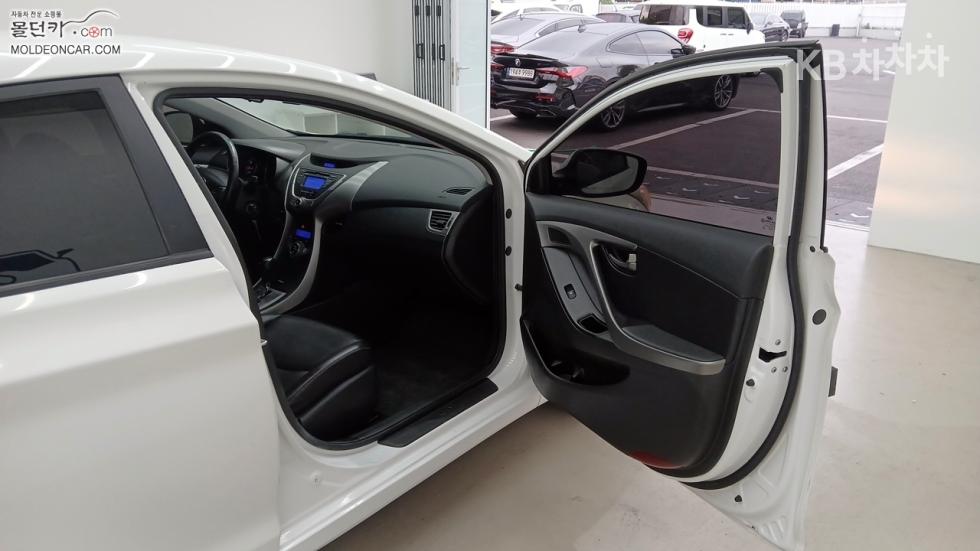 Hyundai Avante — miniaturë 10