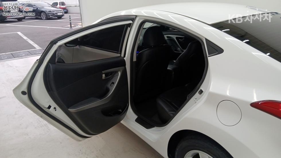 Hyundai Avante — miniaturë 15