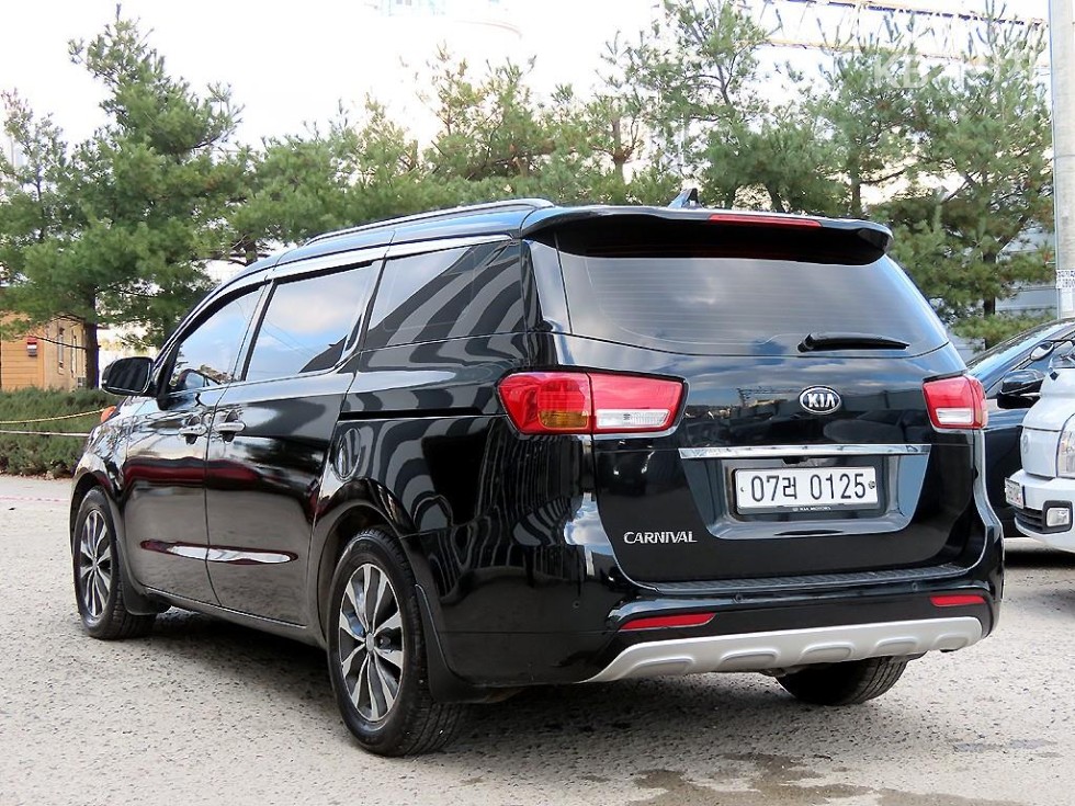 Kia Carnival — miniaturë 3