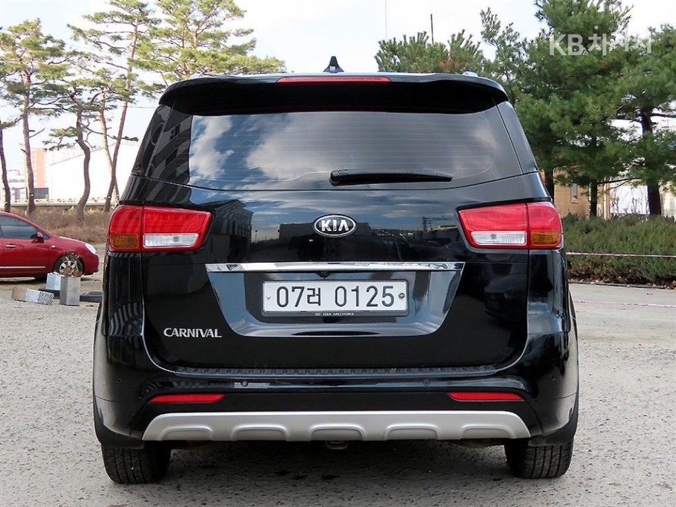 Kia Carnival — miniaturë 4