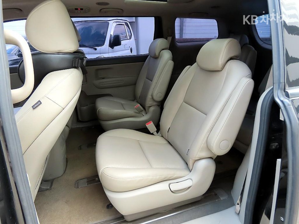 Kia Carnival — miniaturë 6