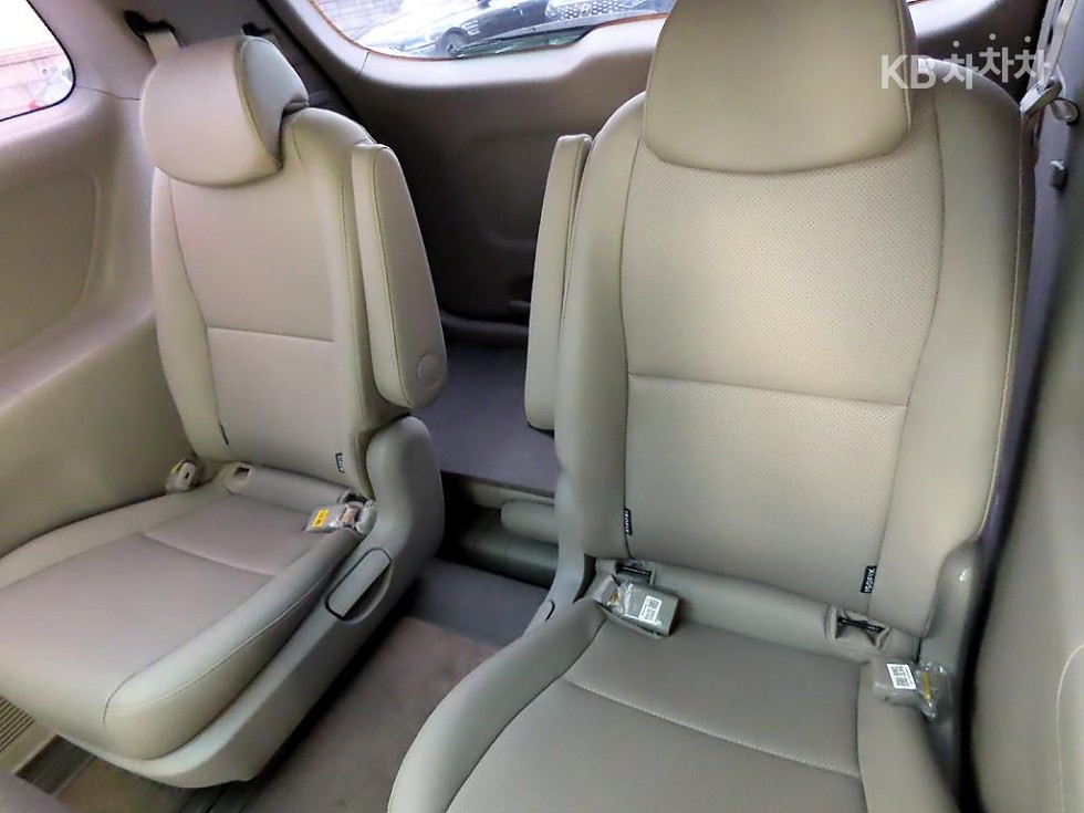 Kia Carnival — miniaturë 7