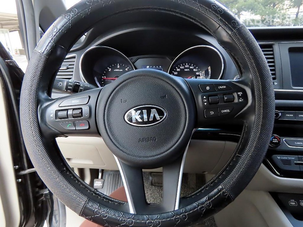 Kia Carnival — miniaturë 9