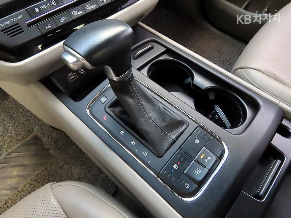 Kia Carnival — miniaturë 11