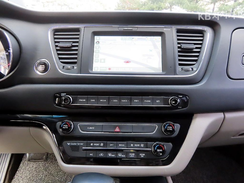Kia Carnival — miniaturë 12