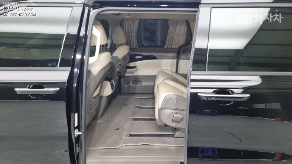 Kia Carnival — miniaturë 10