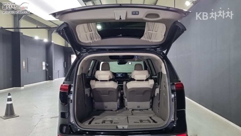 Kia Carnival — miniaturë 18