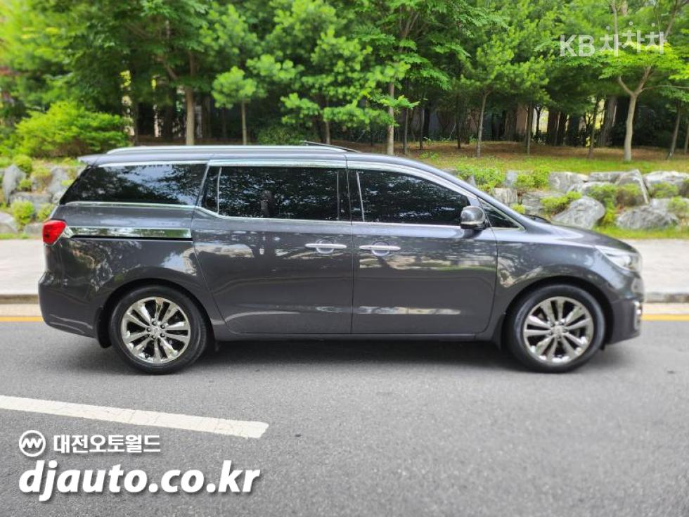 Kia Carnival — miniaturë 3