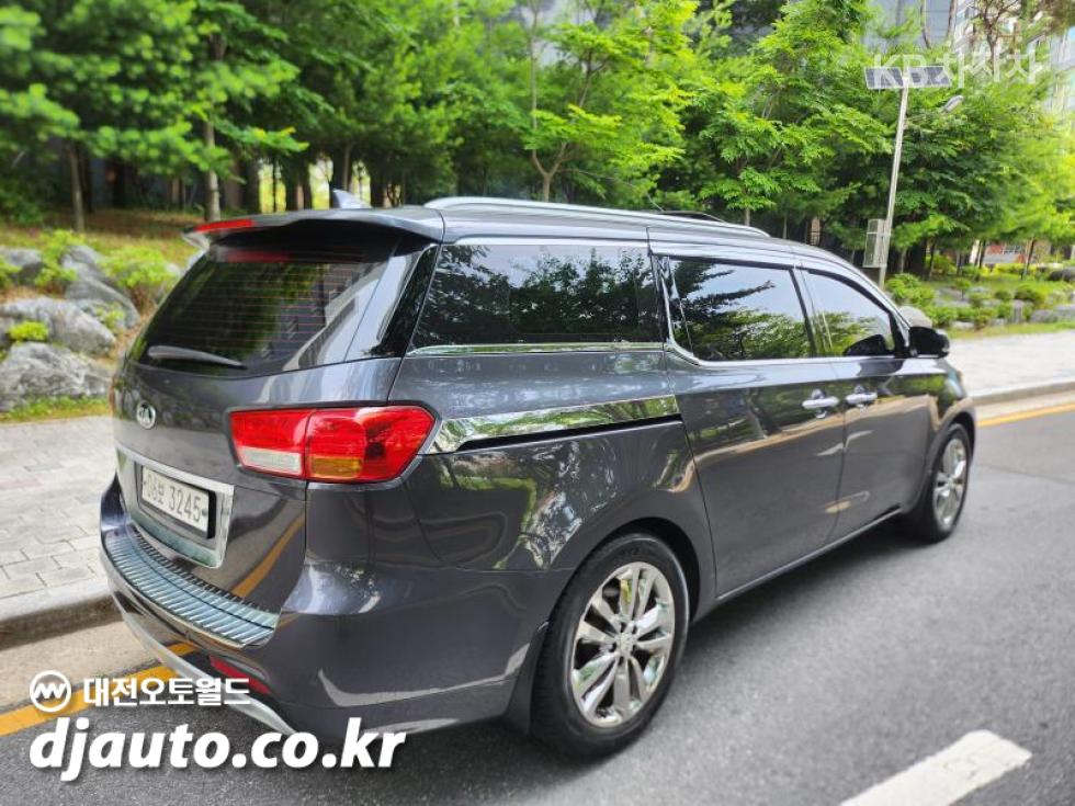 Kia Carnival — miniaturë 4