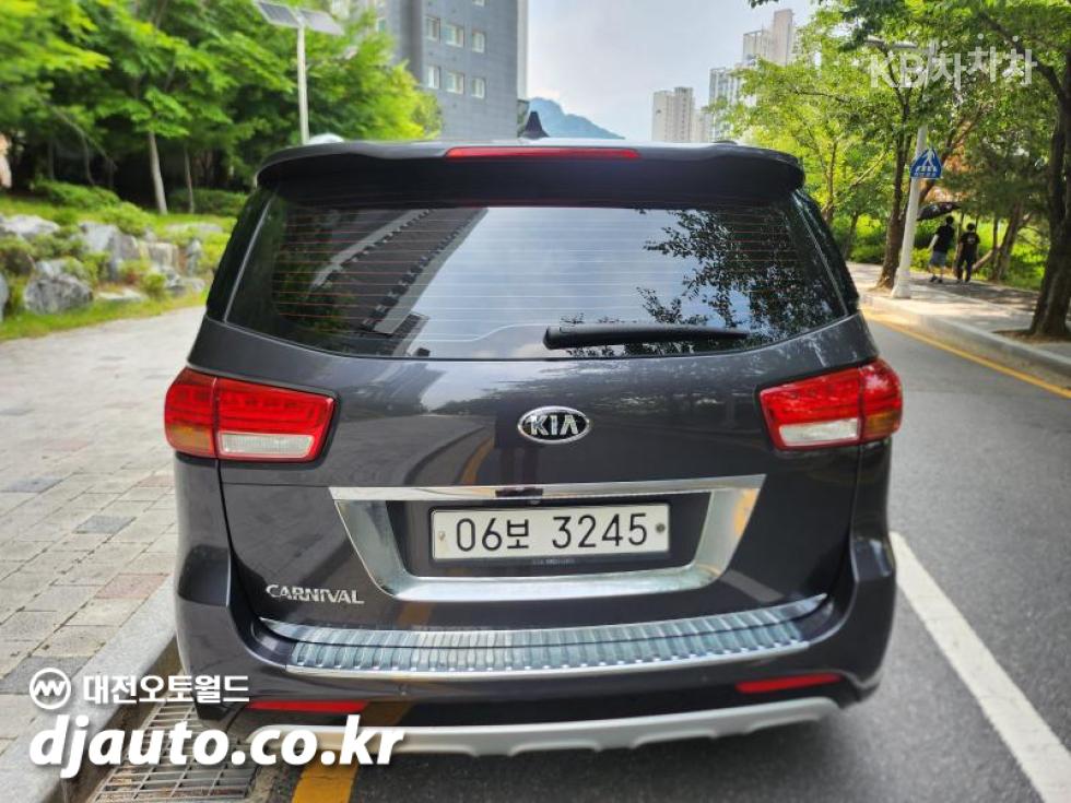 Kia Carnival — miniaturë 5