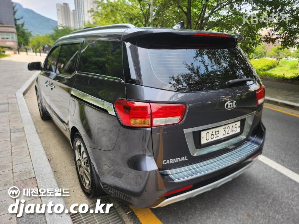Kia Carnival — miniaturë 6