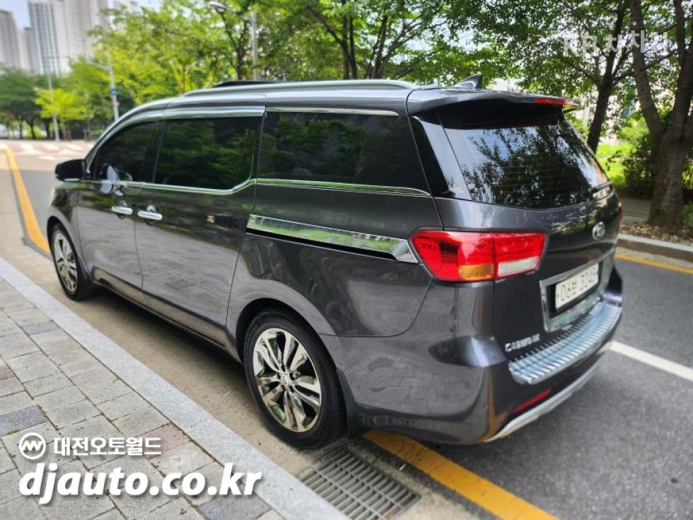 Kia Carnival — miniaturë 7