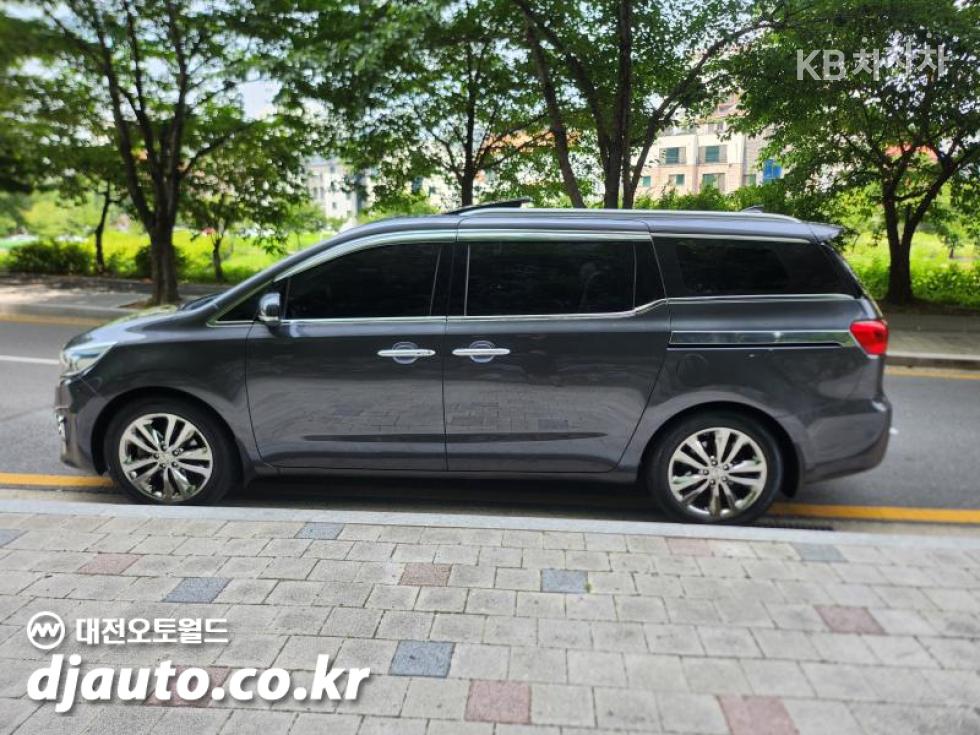 Kia Carnival — miniaturë 8