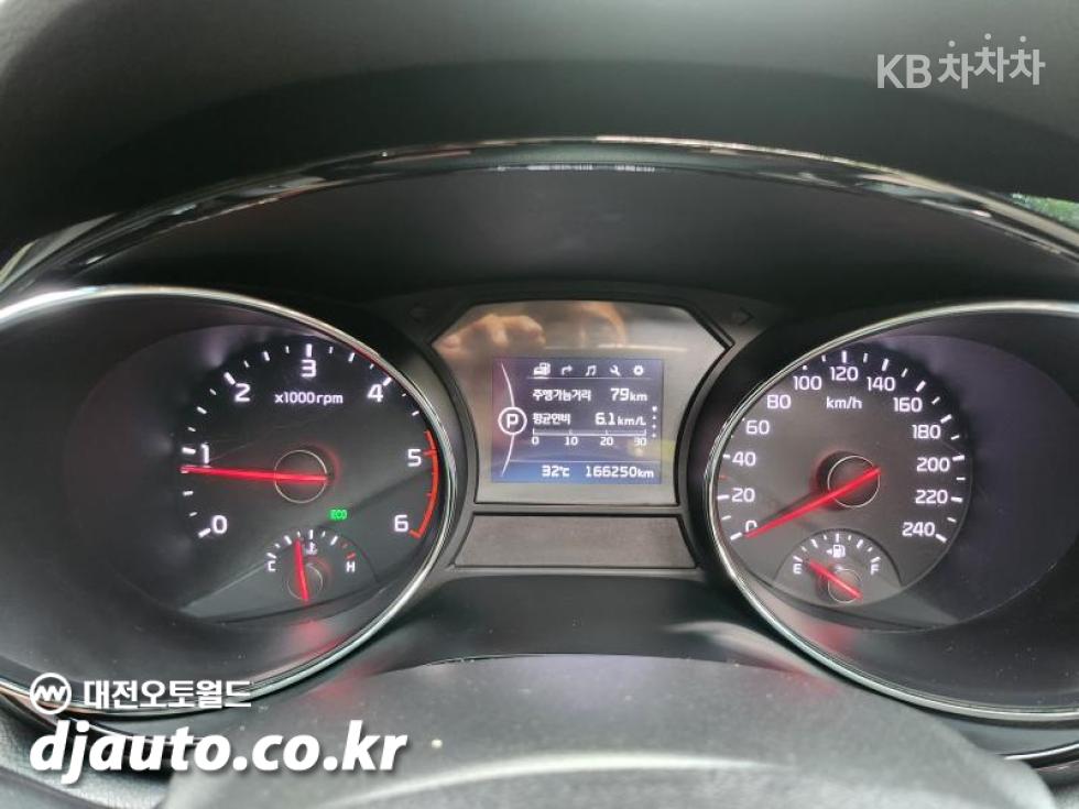 Kia Carnival — miniaturë 11