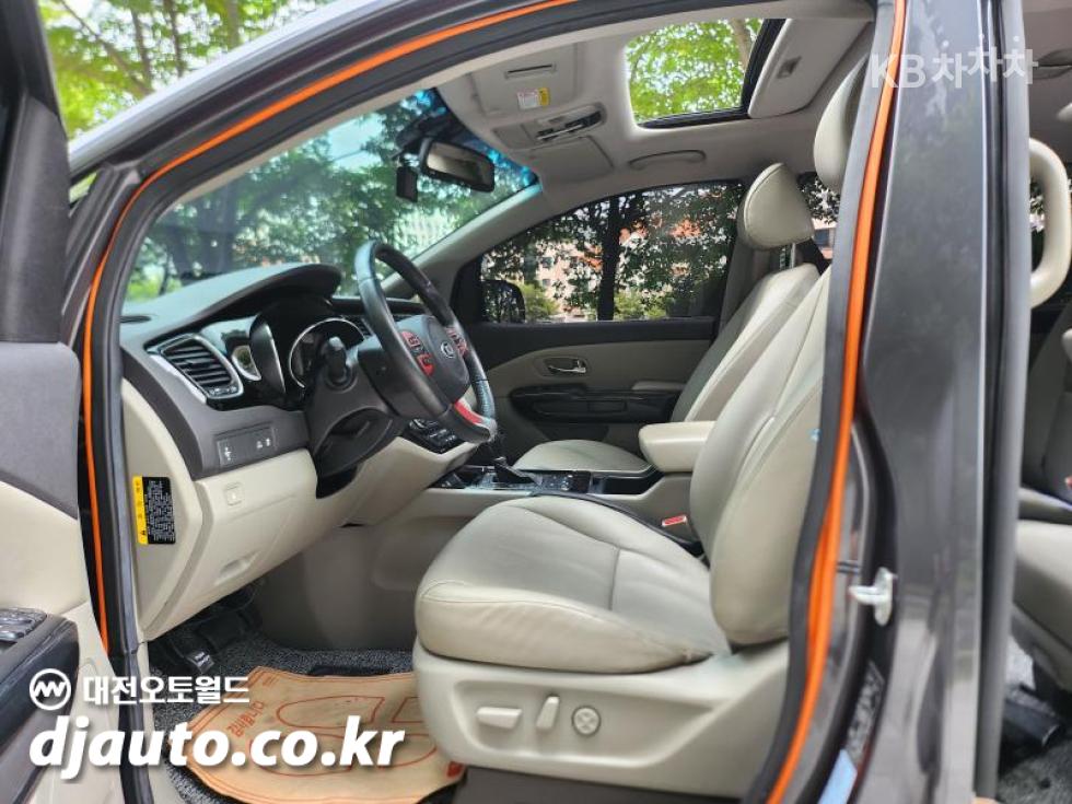Kia Carnival — miniaturë 16