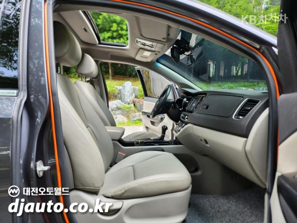 Kia Carnival — miniaturë 17