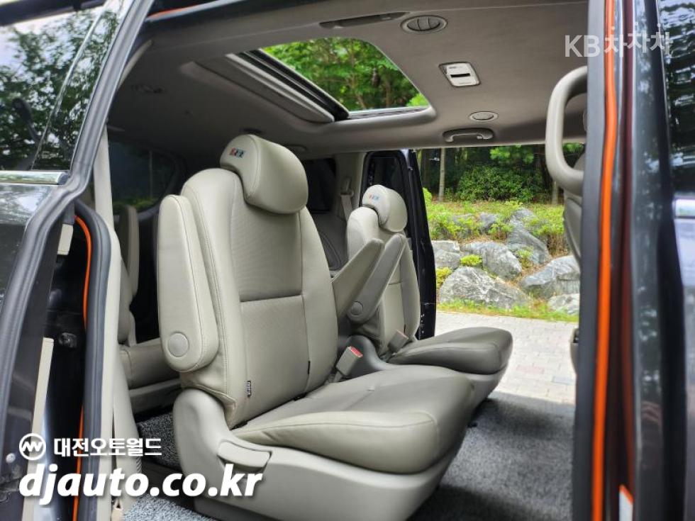 Kia Carnival — miniaturë 18