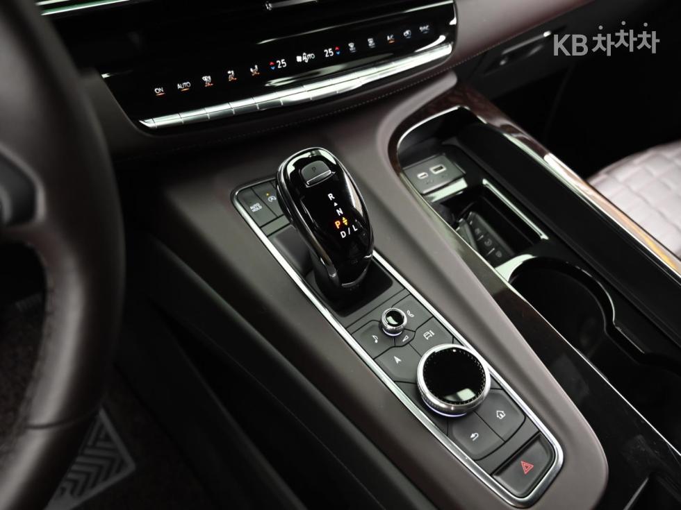 Cadillac Escalade — miniaturë 9