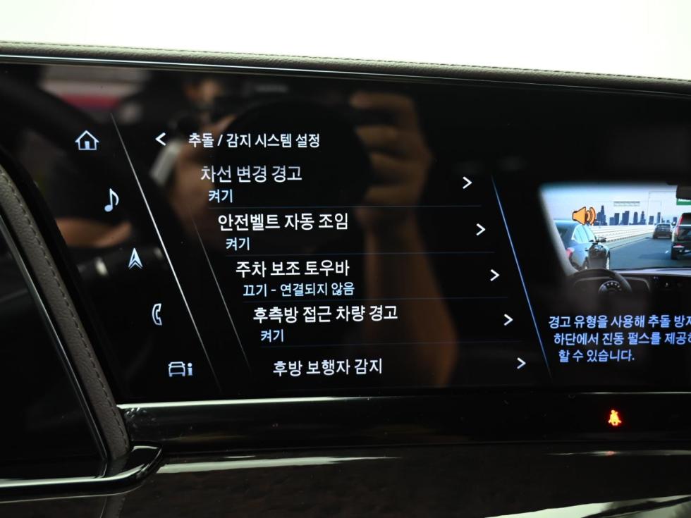 Cadillac Escalade — miniaturë 17