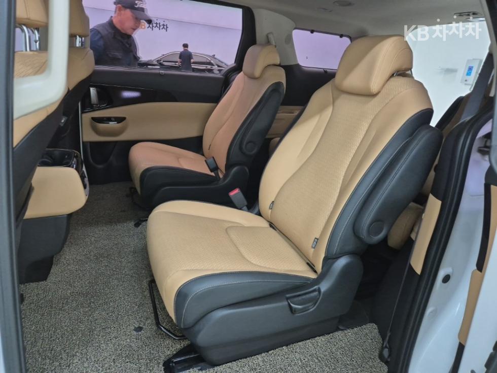 Kia Carnival — miniaturë 12