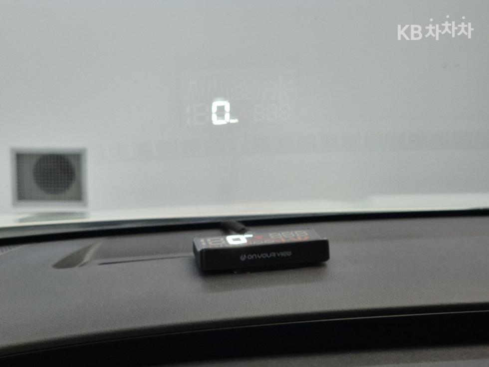 Kia Carnival — miniaturë 17