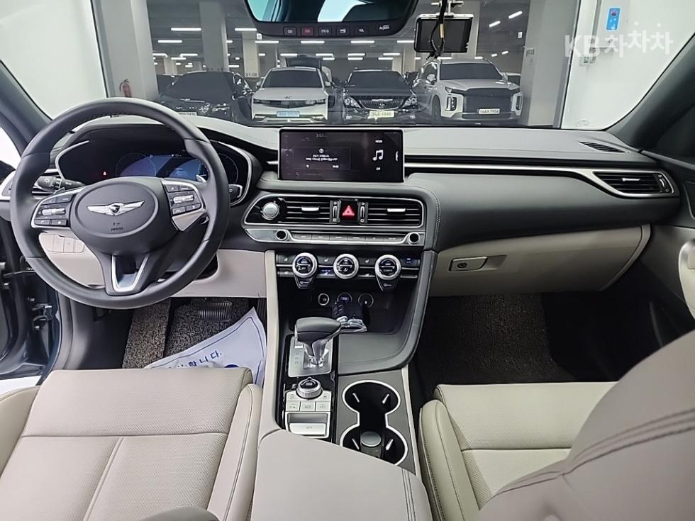 2021 Genesis G70 photo