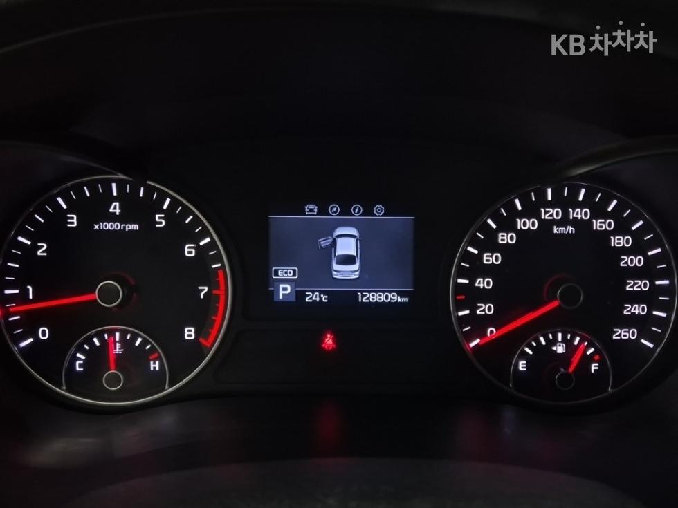 Kia K5 — miniaturë 6