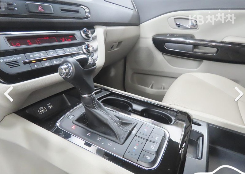 Kia Carnival — miniaturë 11