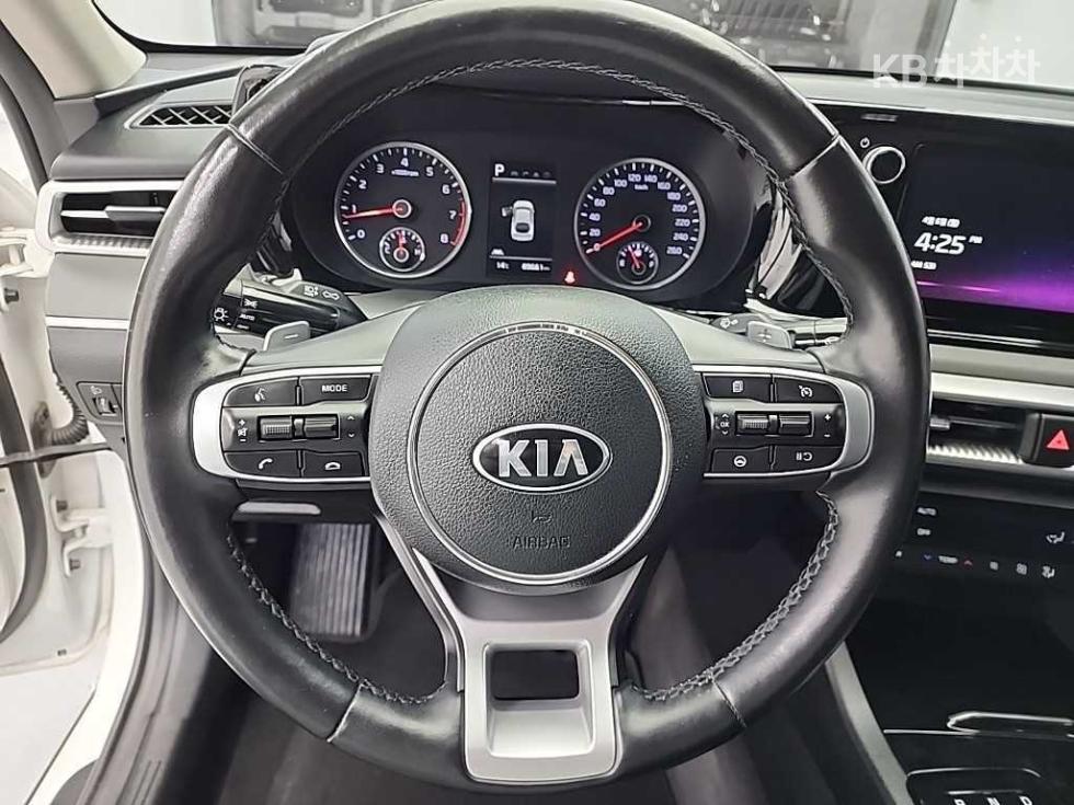Kia K5 — miniaturë 9