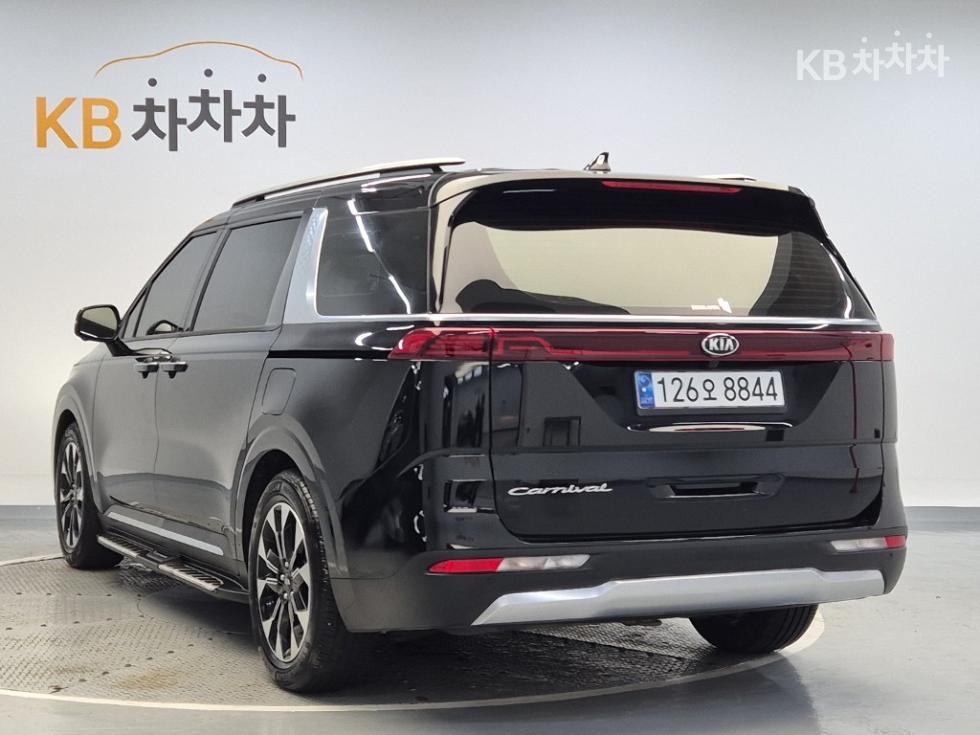 Kia Carnival — miniaturë 2