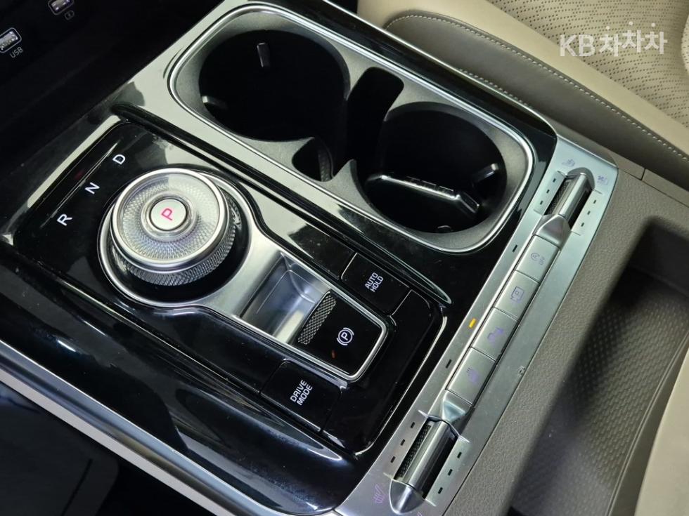 Kia Carnival — miniaturë 8