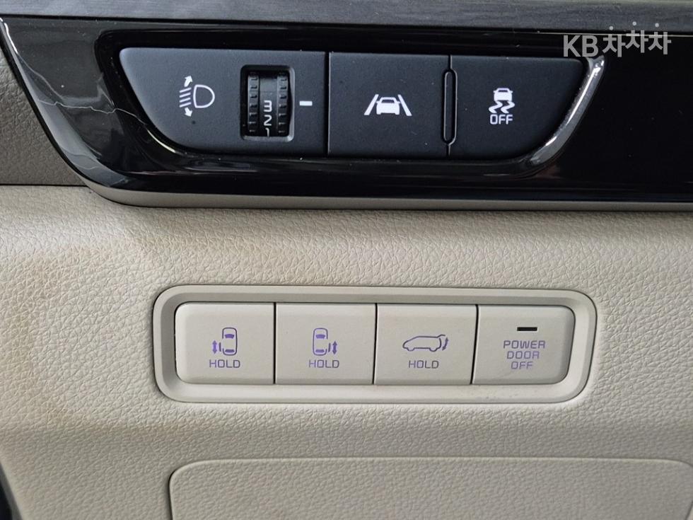 Kia Carnival — miniaturë 17