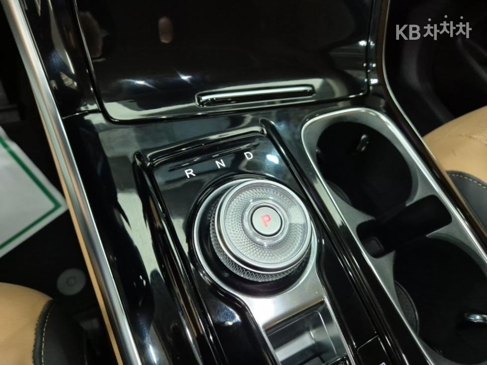 Kia Carnival — miniaturë 8