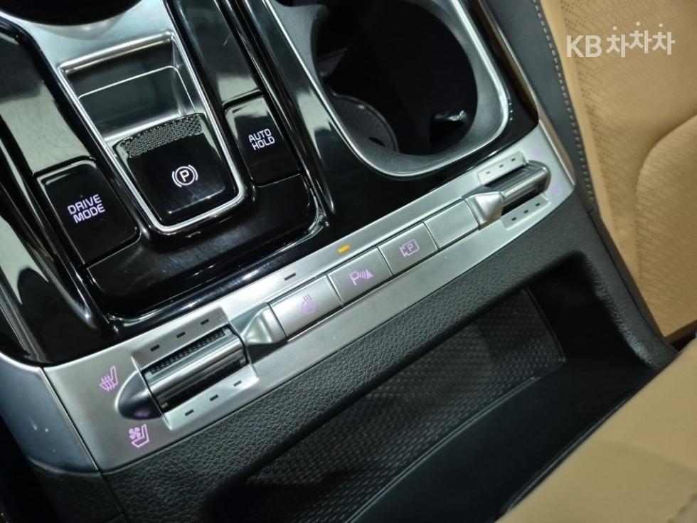 Kia Carnival — miniaturë 17