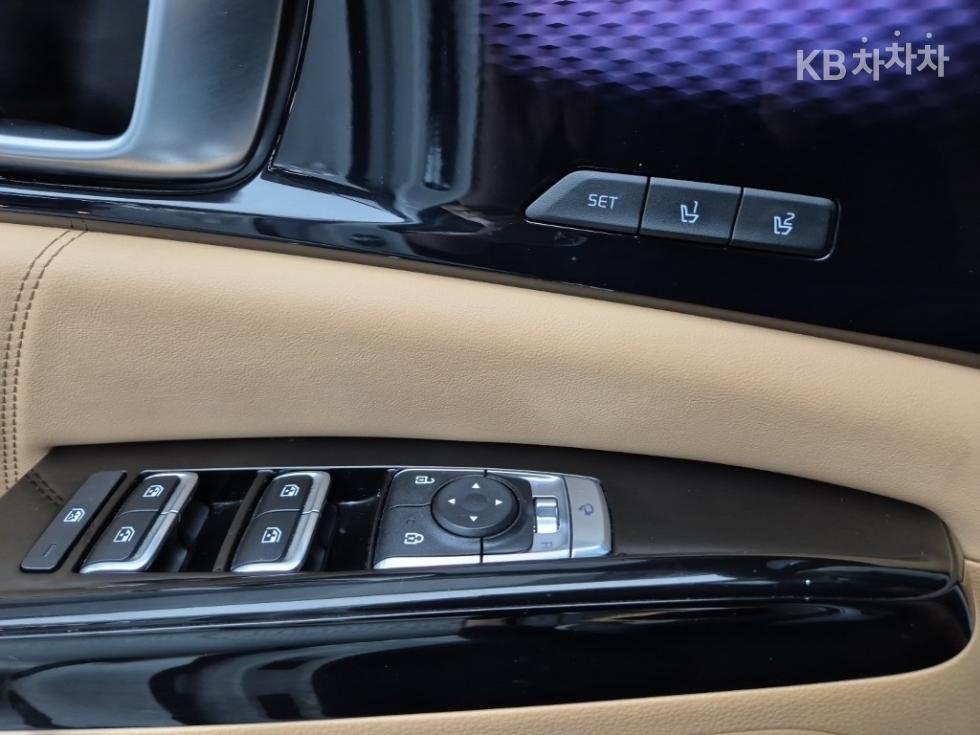 Kia Carnival — miniaturë 18