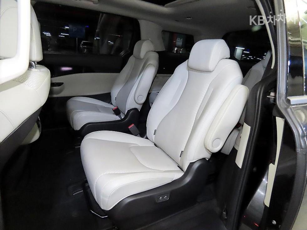 Kia Carnival — miniaturë 7