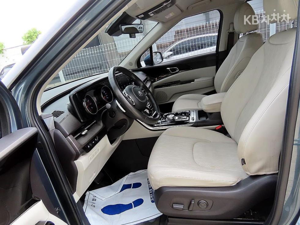 Kia Carnival — miniaturë 5