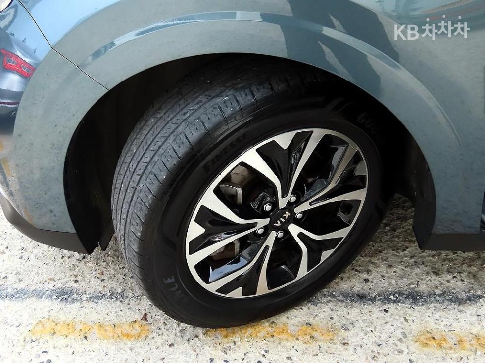 Kia Carnival — miniaturë 20