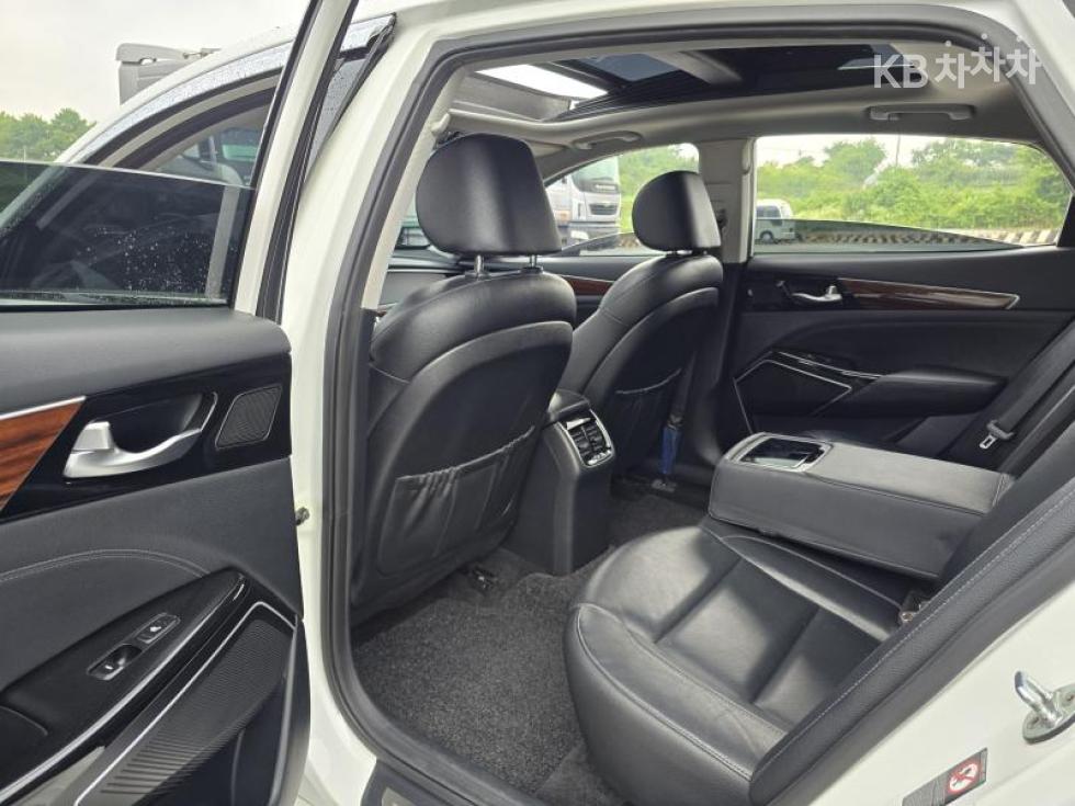Kia K7 — miniaturë 7