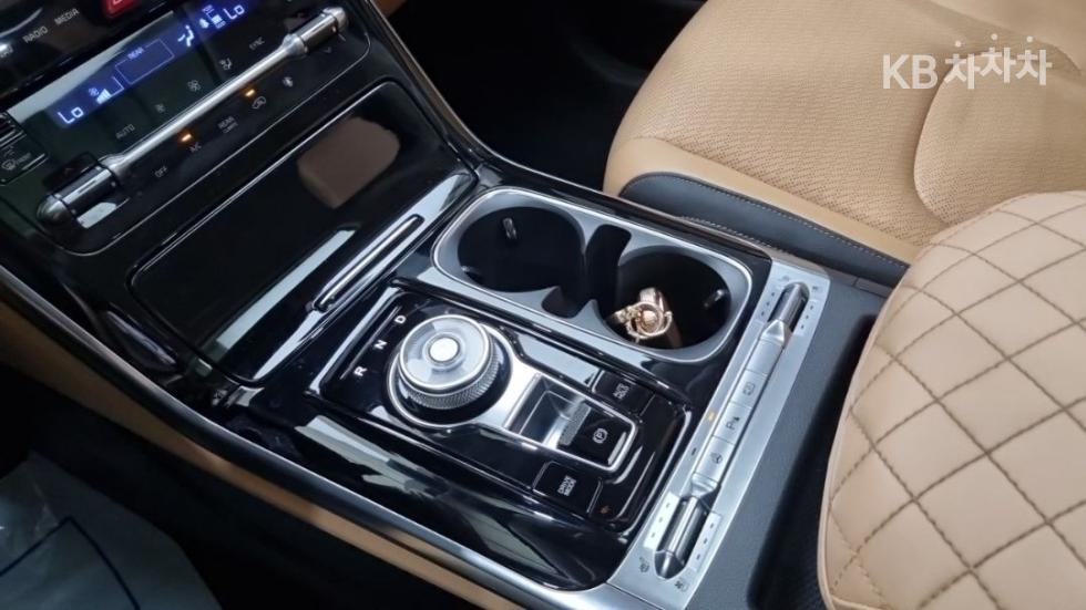 Kia Carnival — miniaturë 11