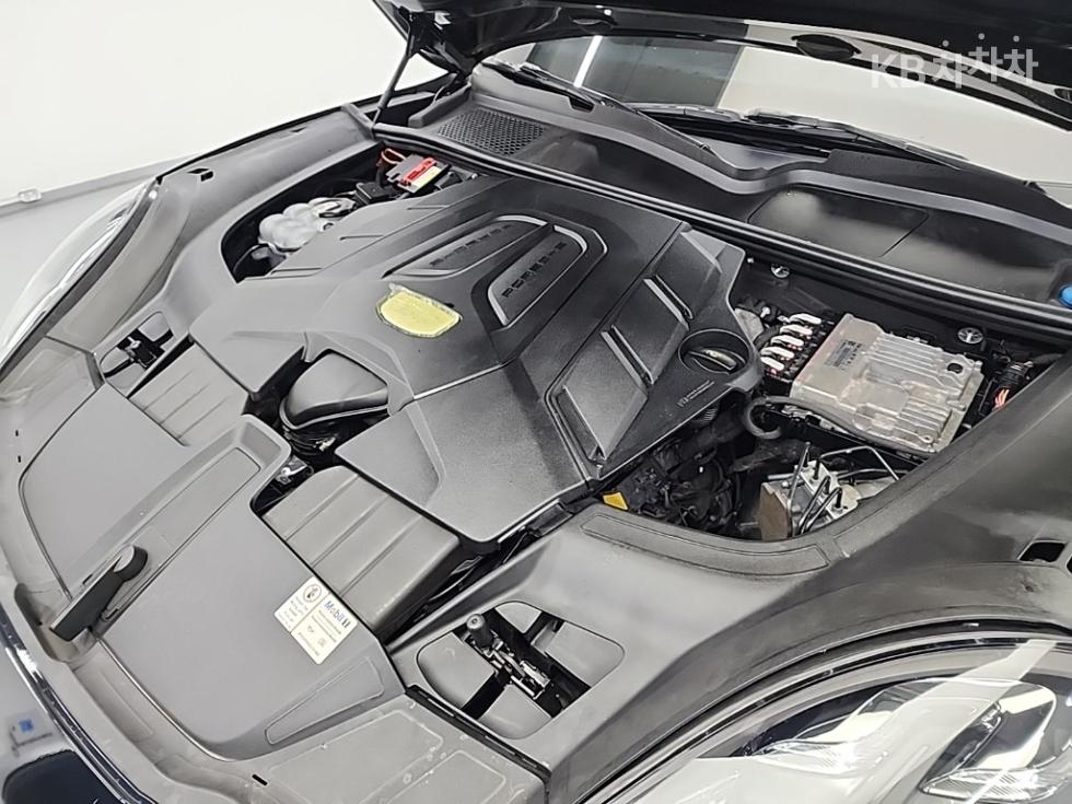 2021 Porsche (9Y0) photo