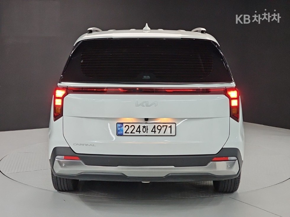 Kia Carnival — miniaturë 3