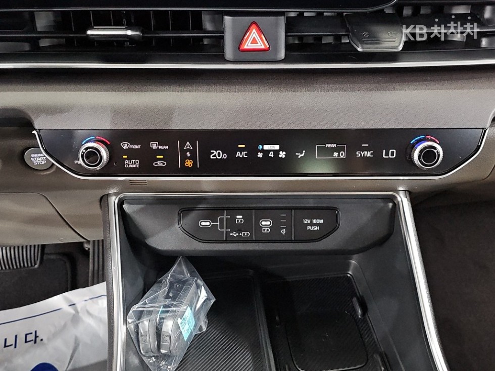 Kia Carnival — miniaturë 16