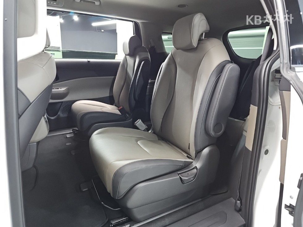 Kia Carnival — miniaturë 20