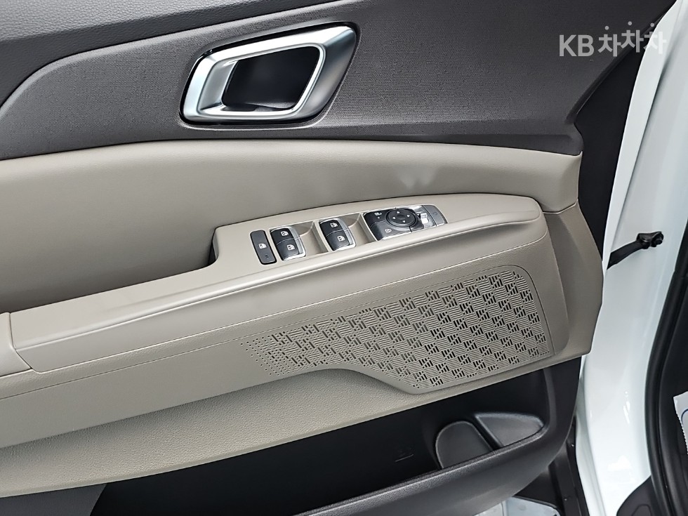 Kia Carnival — miniaturë 8