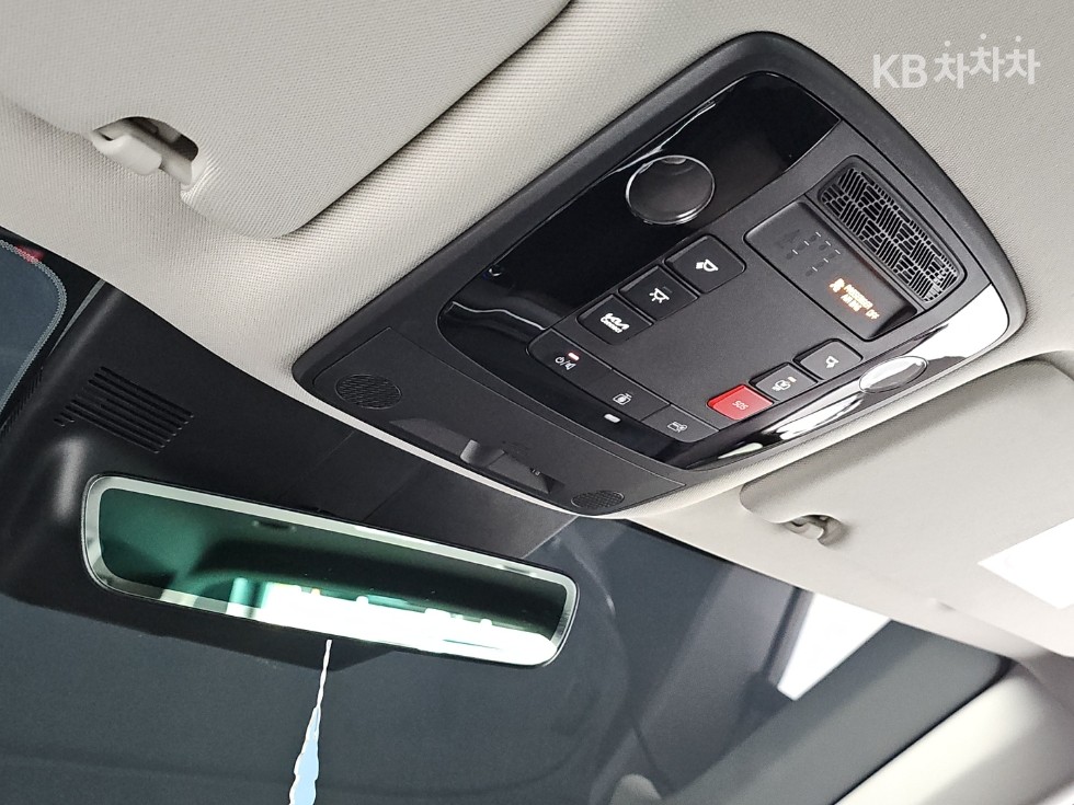 Kia Carnival — miniaturë 10
