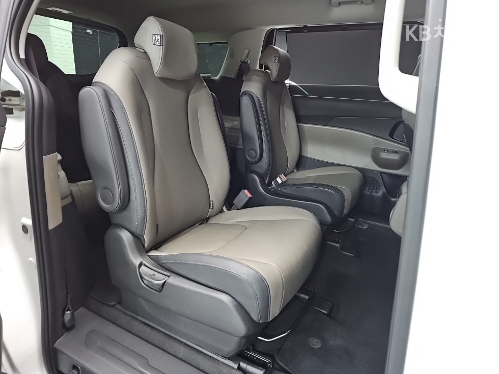 Kia Carnival — miniaturë 27