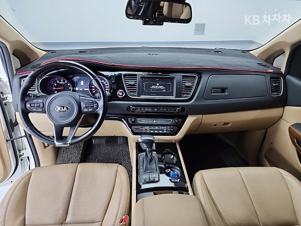 Kia Carnival — miniaturë 7
