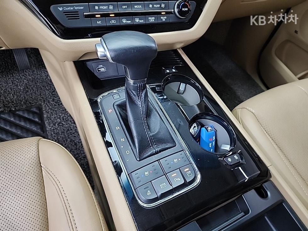 Kia Carnival — miniaturë 8