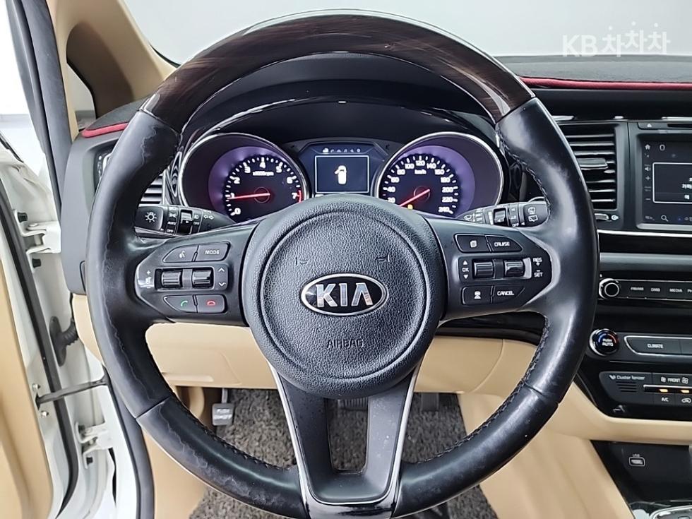 Kia Carnival — miniaturë 9